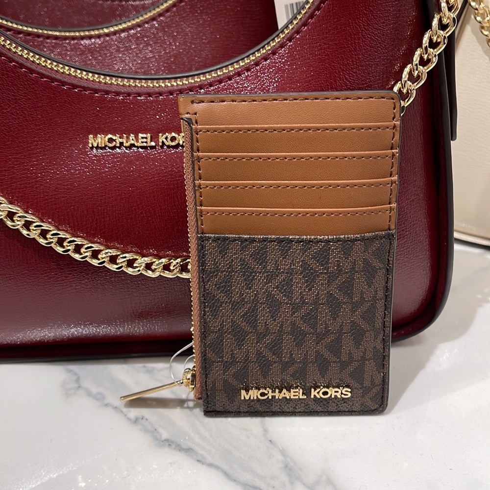 Michael Kors Jet Set Travel Medium Top Zip Card Case Wallet
PVC Leathr
Brown
NWT